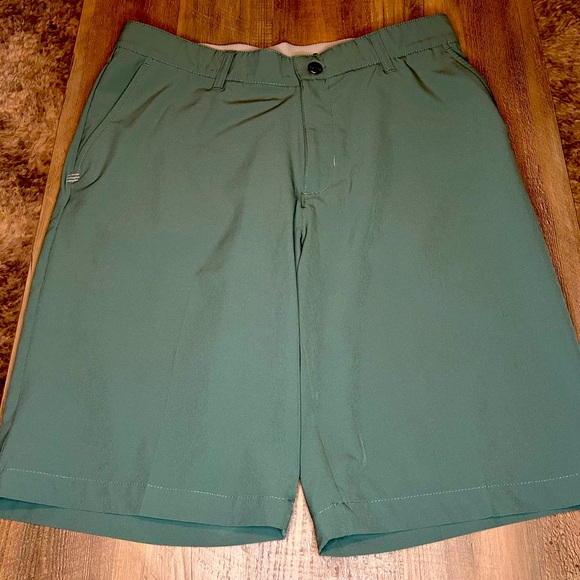 Men's adidas golf green shorts Sz 32 (11”) - Picture 1 of 3